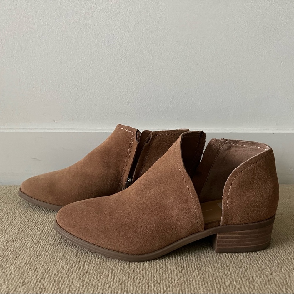 Dolce Vita brown/tan suede booties
